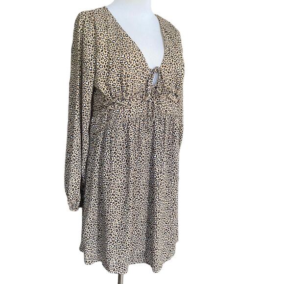 Altar'd State V Neck Tie Babydoll Dress Size Medium Animal Print NEW NWT AE203 - Picture 3 of 8